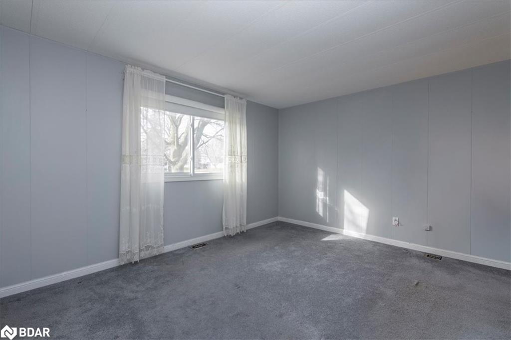 29 Main Street, Innisfil, ON - Indoor Photo Showing Other Room