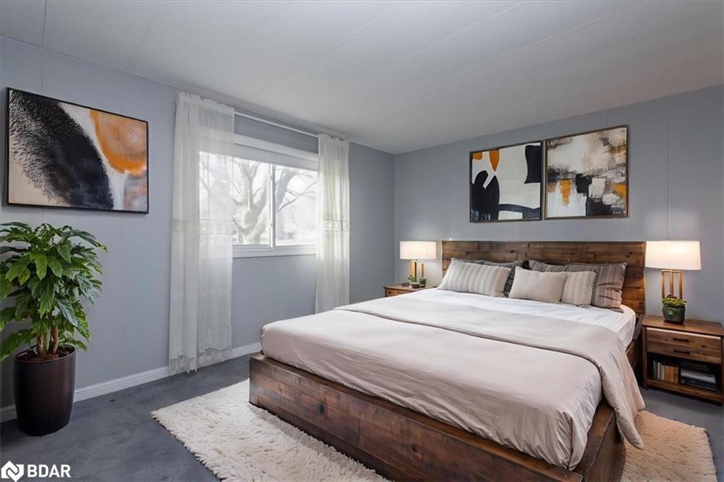 29 Main Street, Innisfil, ON - Indoor Photo Showing Bedroom
