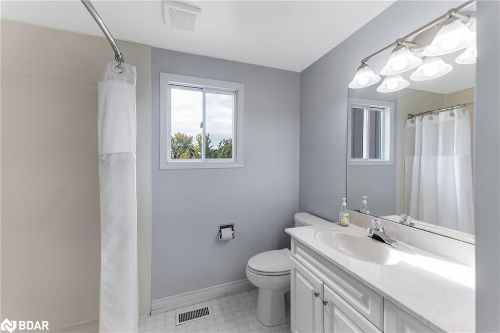 3 Comforts Cove, Innisfil, ON - Indoor Photo Showing Bathroom