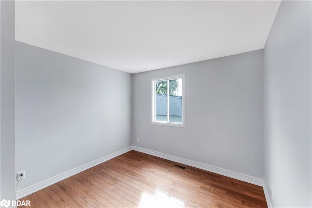 3 Comforts Cove, Innisfil, ON - Indoor Photo Showing Other Room