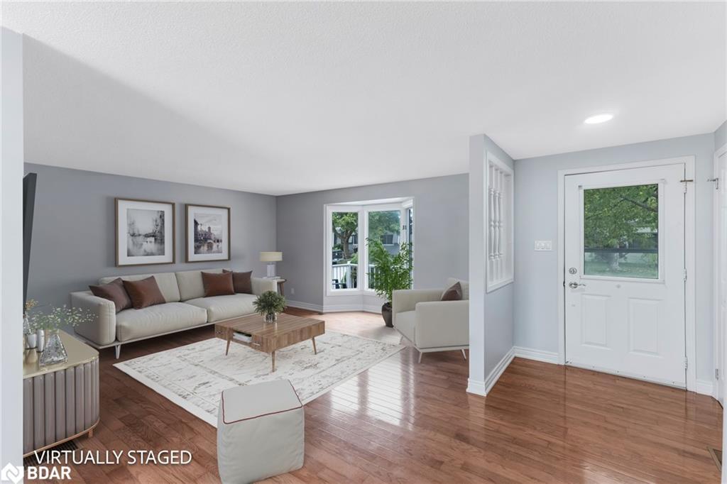 3 Comforts Cove, Innisfil, ON - Indoor Photo Showing Living Room