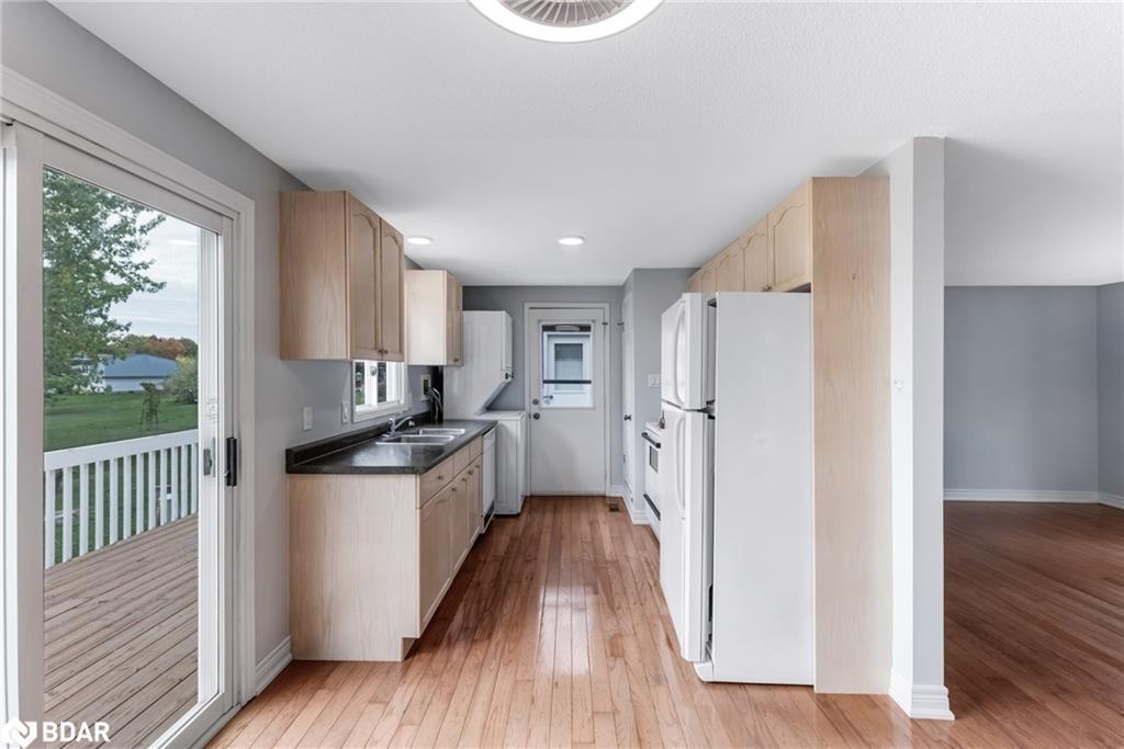3 Comforts Cove, Innisfil, ON - Indoor Photo Showing Kitchen