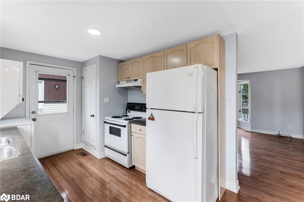 3 Comforts Cove, Innisfil, ON - Indoor Photo Showing Kitchen