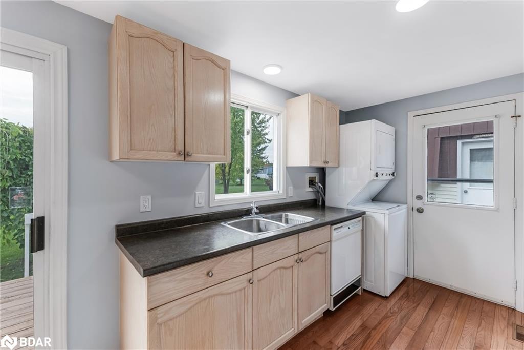 3 Comforts Cove, Innisfil, ON - Indoor Photo Showing Laundry Room