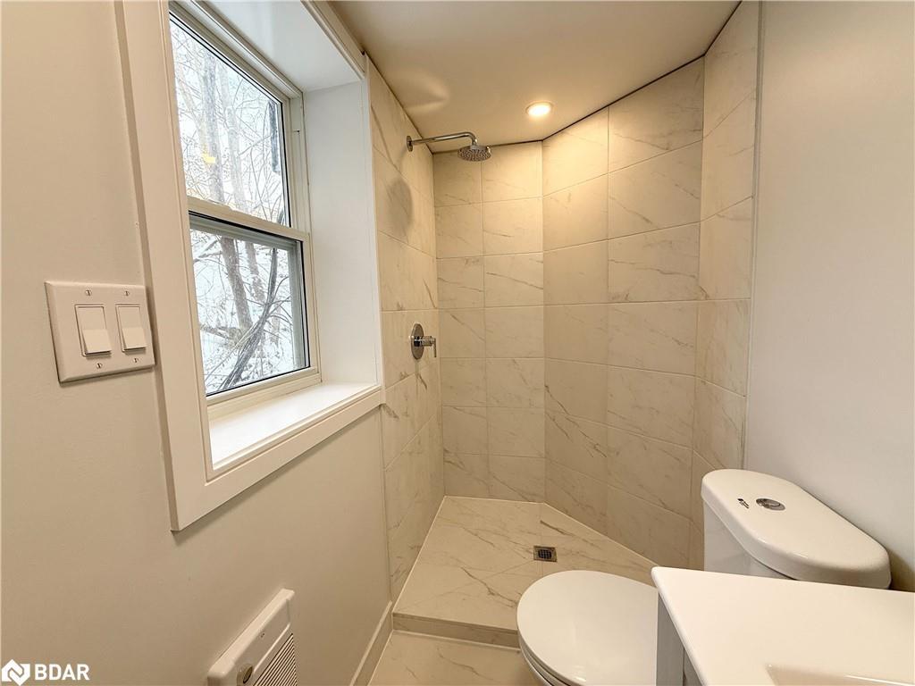 13-372 Darling Street, Brantford, ON - Indoor Photo Showing Bathroom