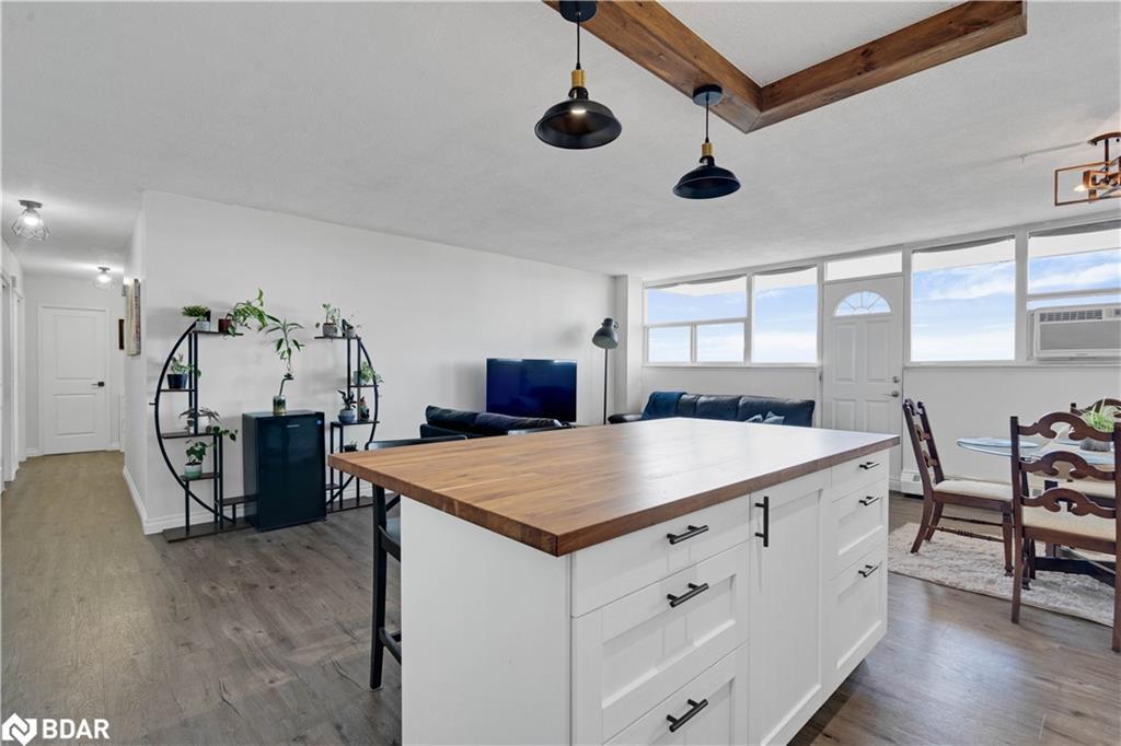 1204-215 Glenridge Avenue, St. Catharines, ON - Indoor