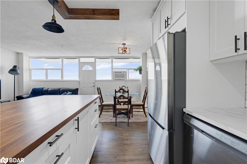 1204-215 Glenridge Avenue, St. Catharines, ON - Indoor Photo Showing Kitchen