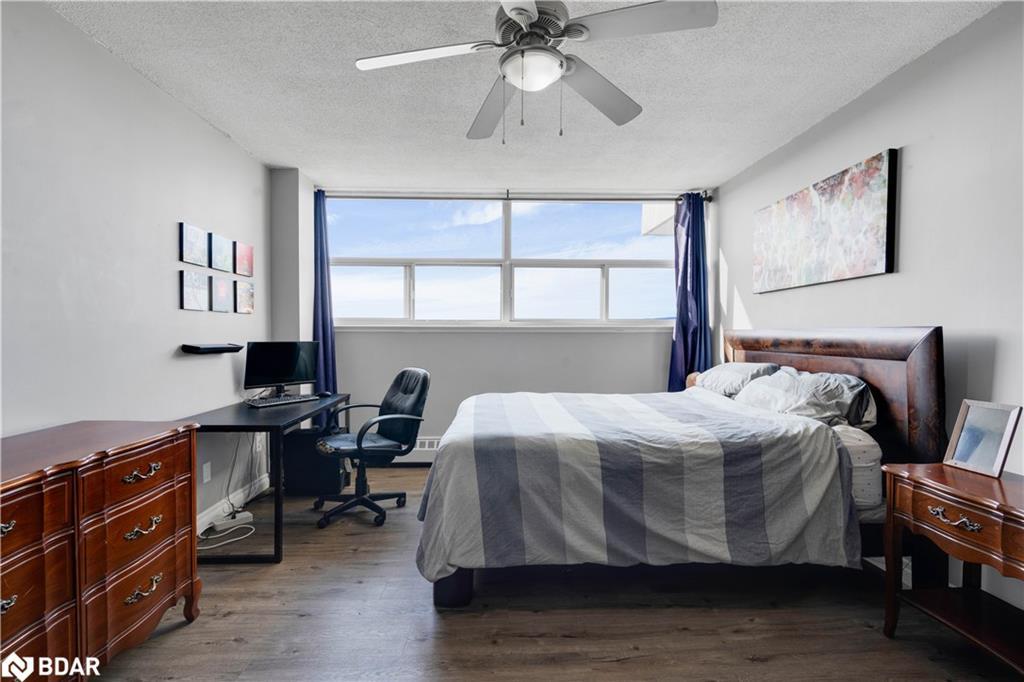 1204-215 Glenridge Avenue, St. Catharines, ON - Indoor Photo Showing Bedroom
