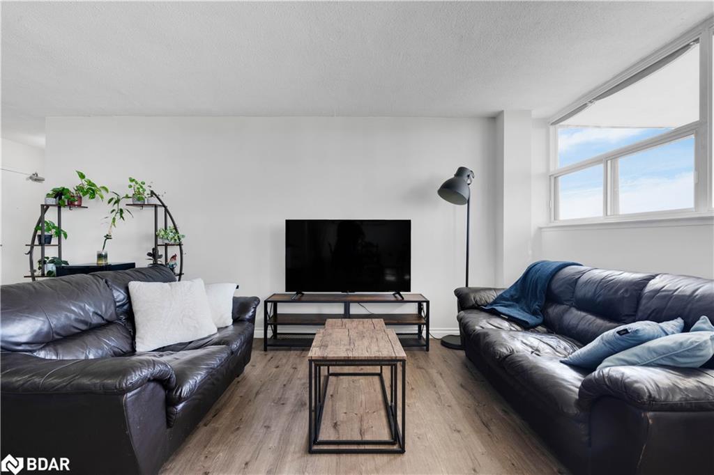 1204-215 Glenridge Avenue, St. Catharines, ON - Indoor Photo Showing Living Room