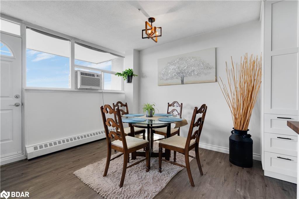 1204-215 Glenridge Avenue, St. Catharines, ON - Indoor Photo Showing Dining Room