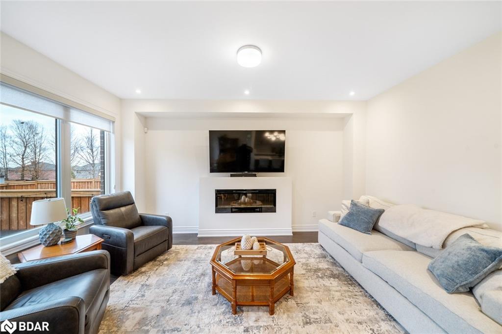 2107 Wilson Street, Innisfil, ON - Indoor Photo Showing Living Room With Fireplace