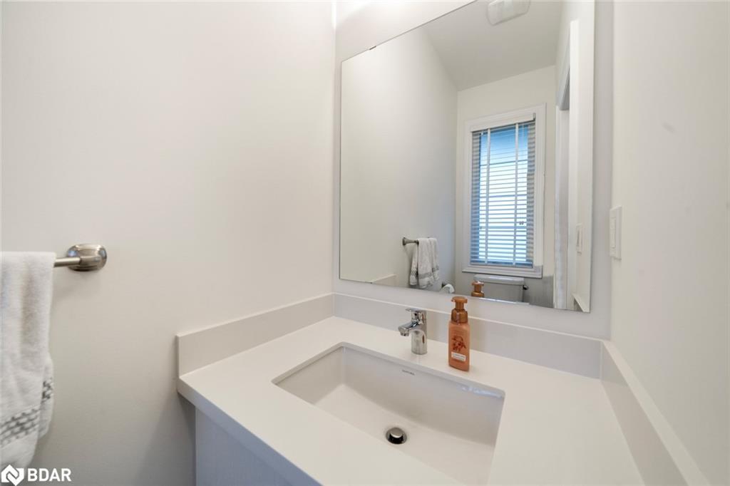 2107 Wilson Street, Innisfil, ON - Indoor Photo Showing Bathroom