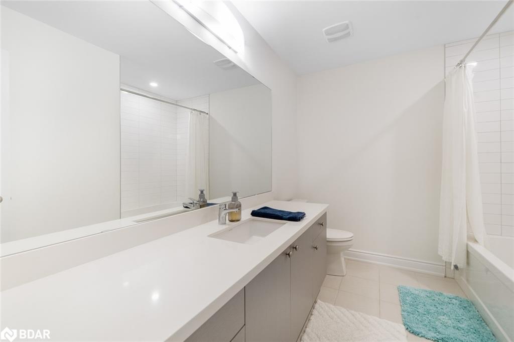 2107 Wilson Street, Innisfil, ON - Indoor Photo Showing Bathroom