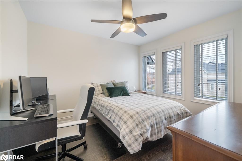 2107 Wilson Street, Innisfil, ON - Indoor Photo Showing Bedroom