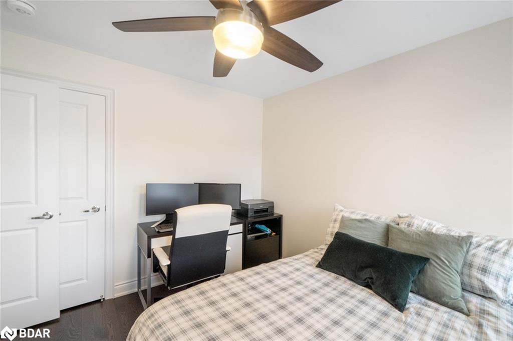 2107 Wilson Street, Innisfil, ON - Indoor Photo Showing Bedroom