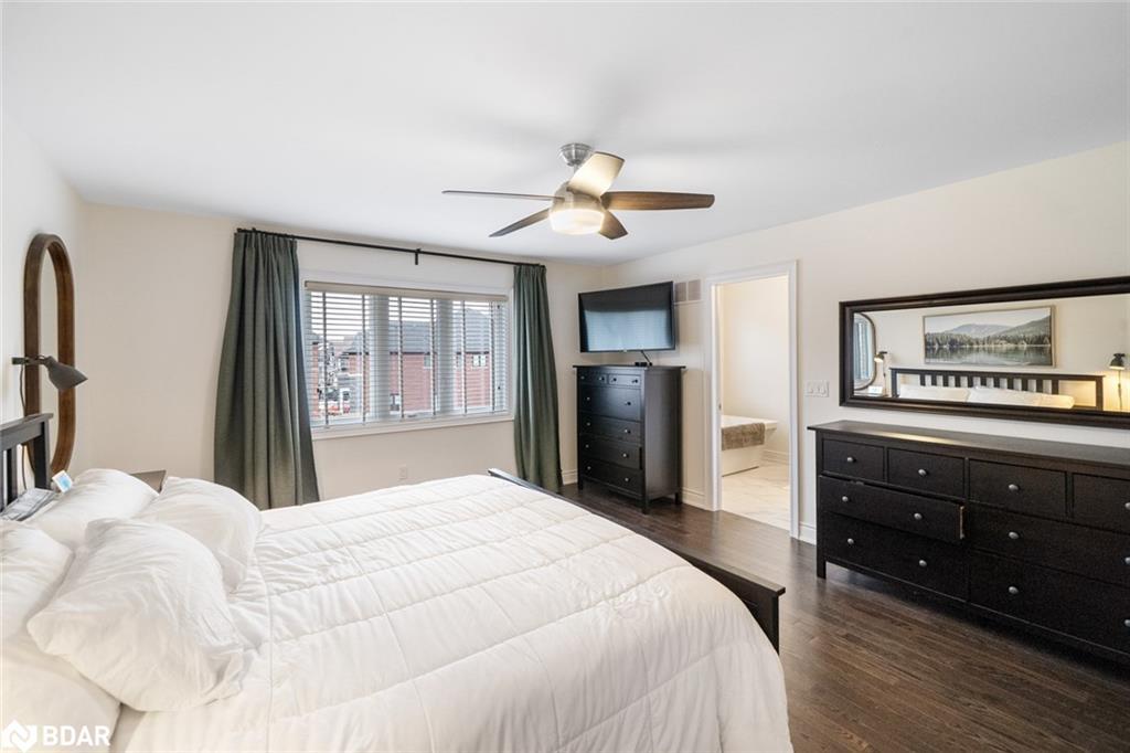 2107 Wilson Street, Innisfil, ON - Indoor Photo Showing Bedroom