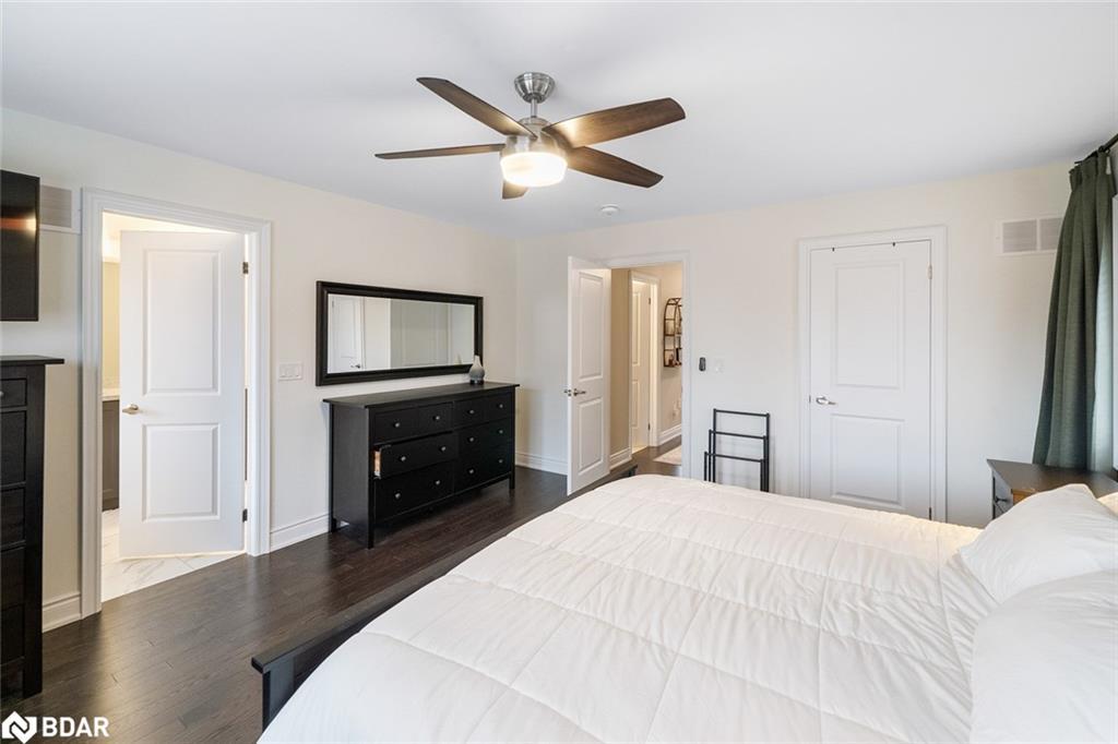 2107 Wilson Street, Innisfil, ON - Indoor Photo Showing Bedroom