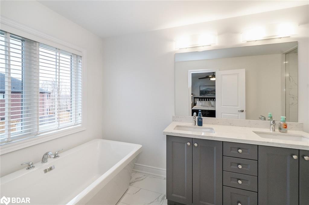 2107 Wilson Street, Innisfil, ON - Indoor Photo Showing Bathroom
