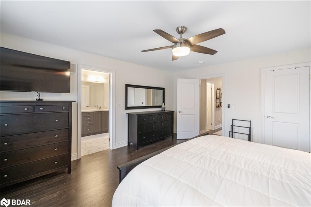 2107 Wilson Street, Innisfil, ON - Indoor Photo Showing Bedroom