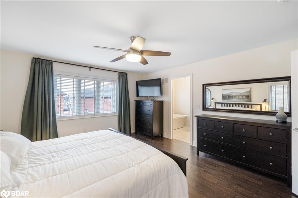 2107 Wilson Street, Innisfil, ON - Indoor Photo Showing Bedroom