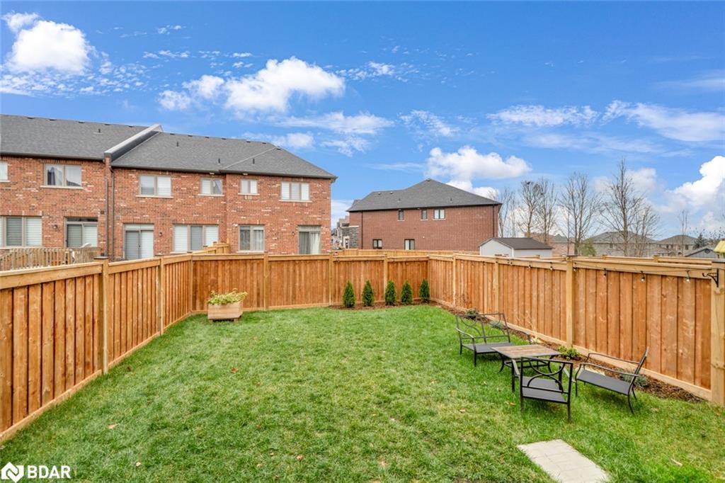 2107 Wilson Street, Innisfil, ON - Outdoor With Backyard