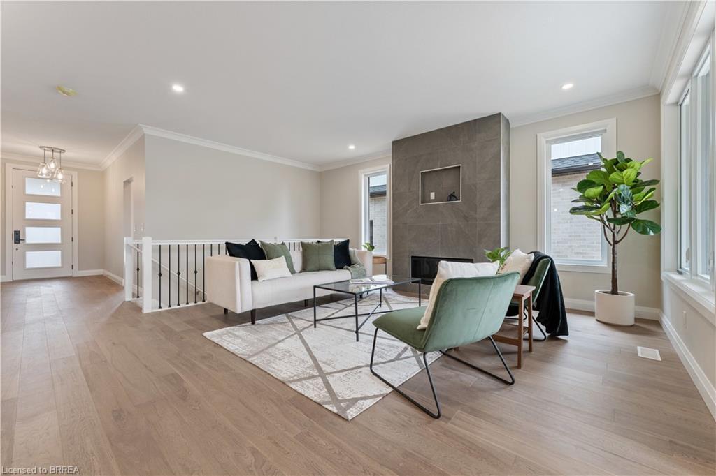 107 Judd Drive, Simcoe, ON - Indoor Photo Showing Living Room