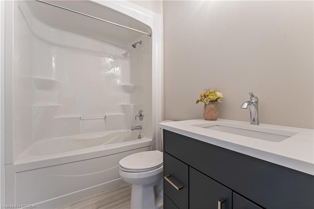 107 Judd Drive, Simcoe, ON - Indoor Photo Showing Bathroom
