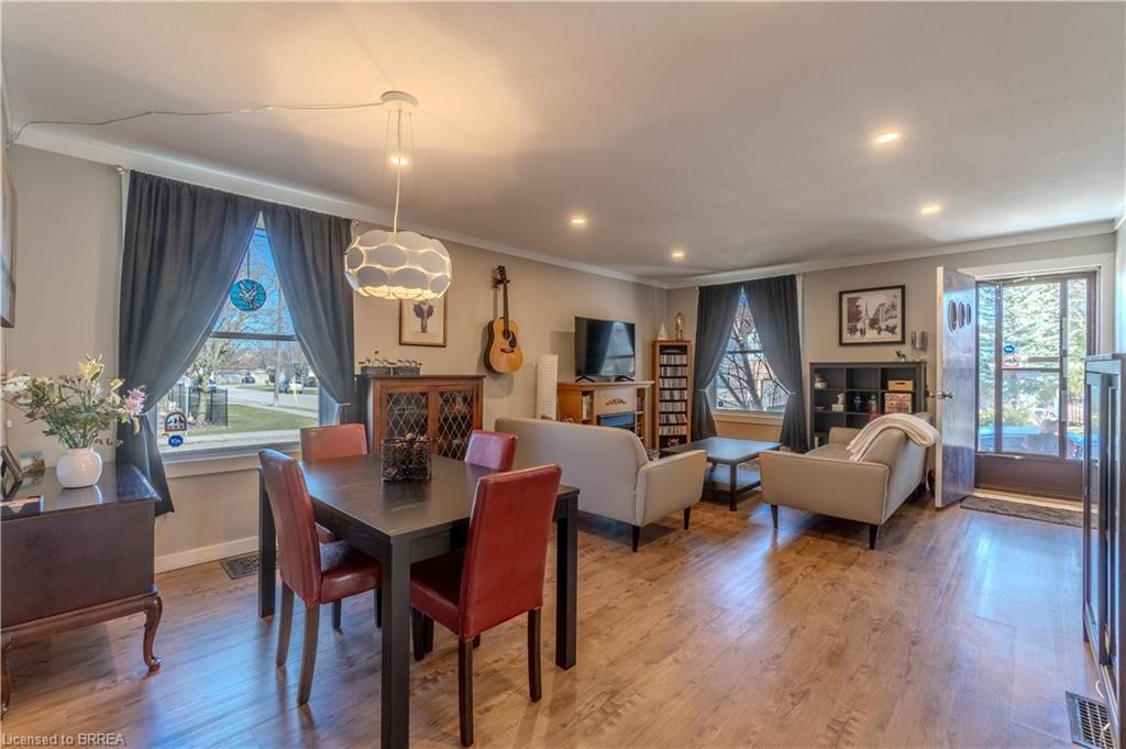 21 Wade Avenue, Brantford, ON - Indoor