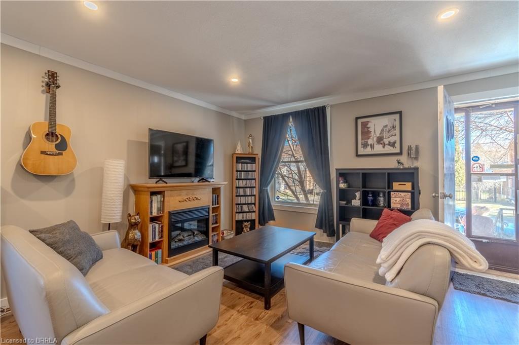 21 Wade Avenue, Brantford, ON - Indoor Photo Showing Living Room With Fireplace