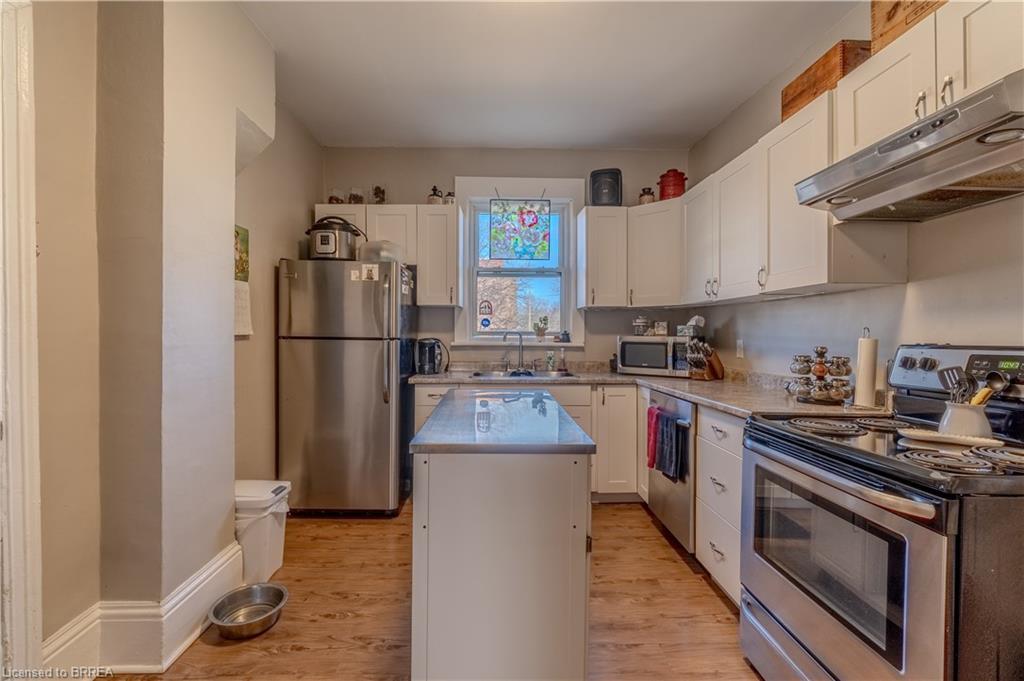 21 Wade Avenue, Brantford, ON - Indoor Photo Showing Kitchen