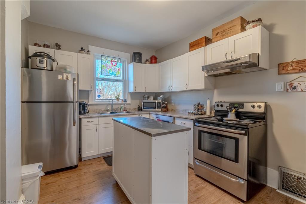 21 Wade Avenue, Brantford, ON - Indoor Photo Showing Kitchen