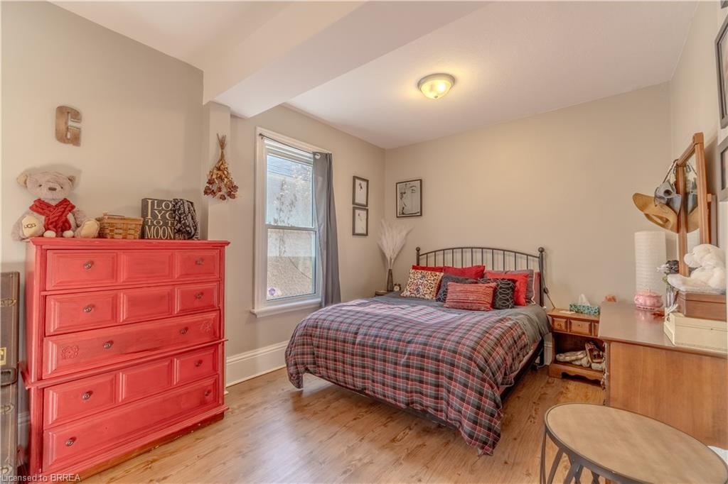 21 Wade Avenue, Brantford, ON - Indoor Photo Showing Bedroom
