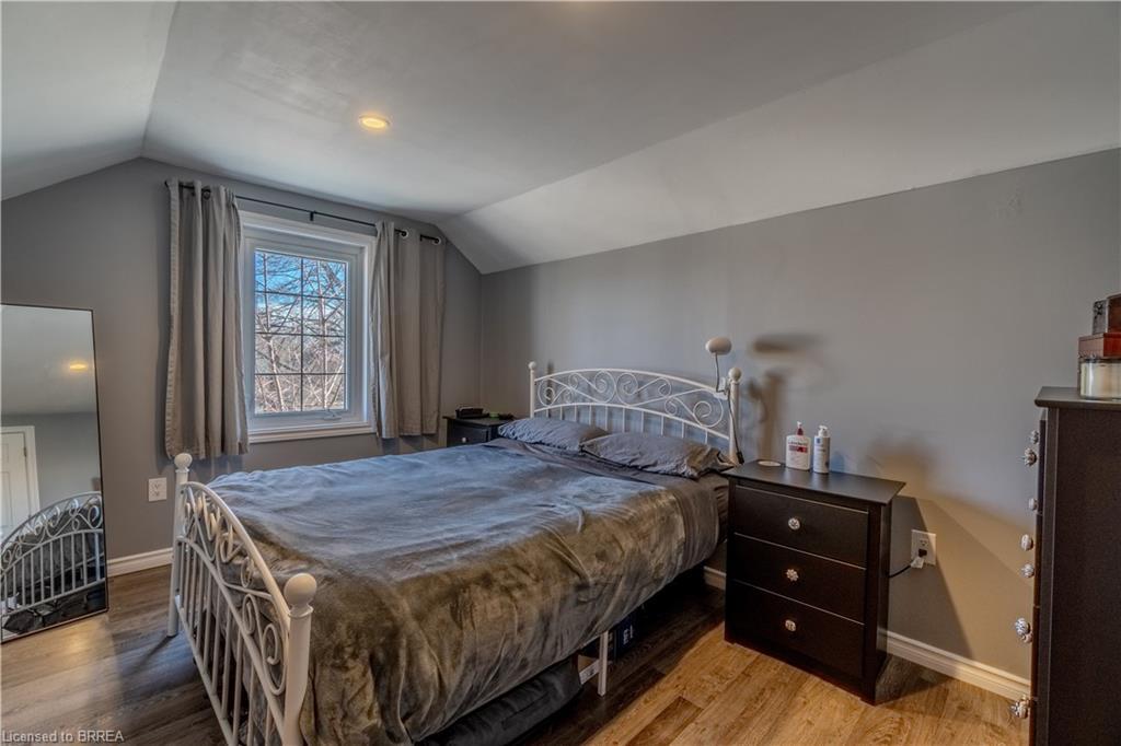 21 Wade Avenue, Brantford, ON - Indoor Photo Showing Bedroom