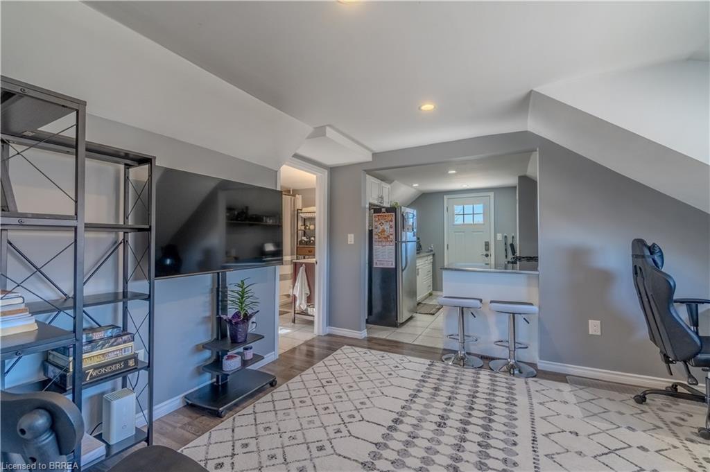 21 Wade Avenue, Brantford, ON - Indoor Photo Showing Other Room