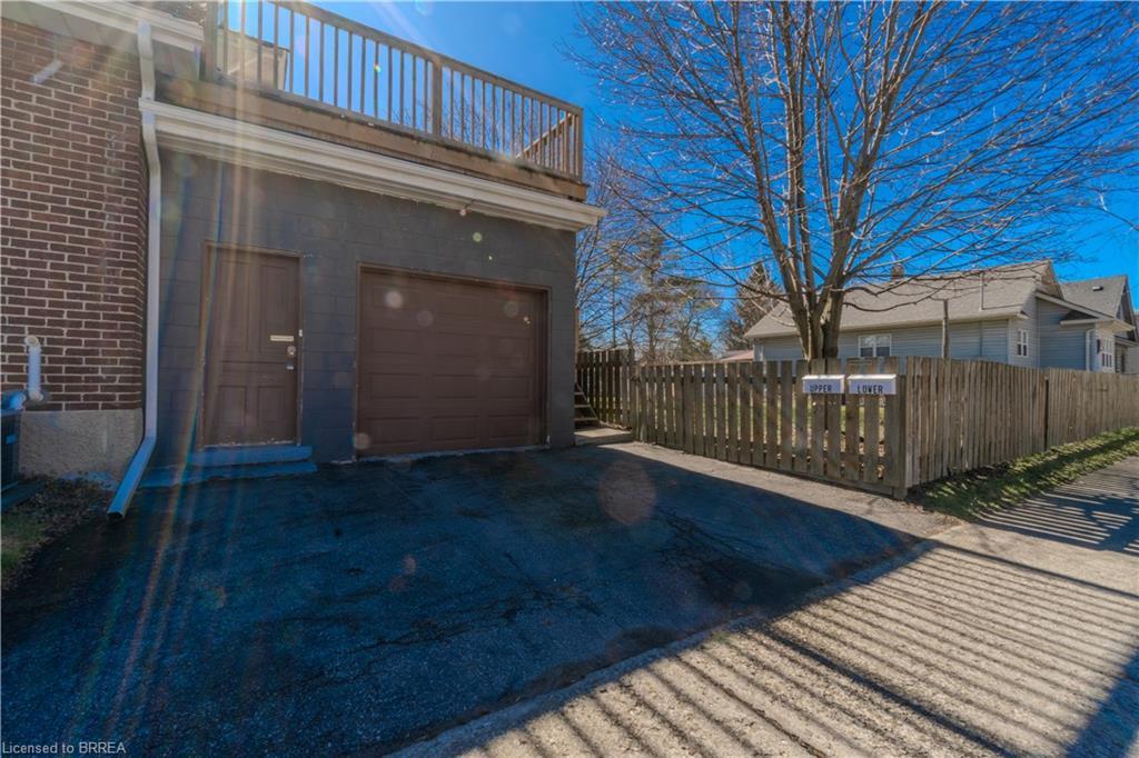 21 Wade Avenue, Brantford, ON - Outdoor