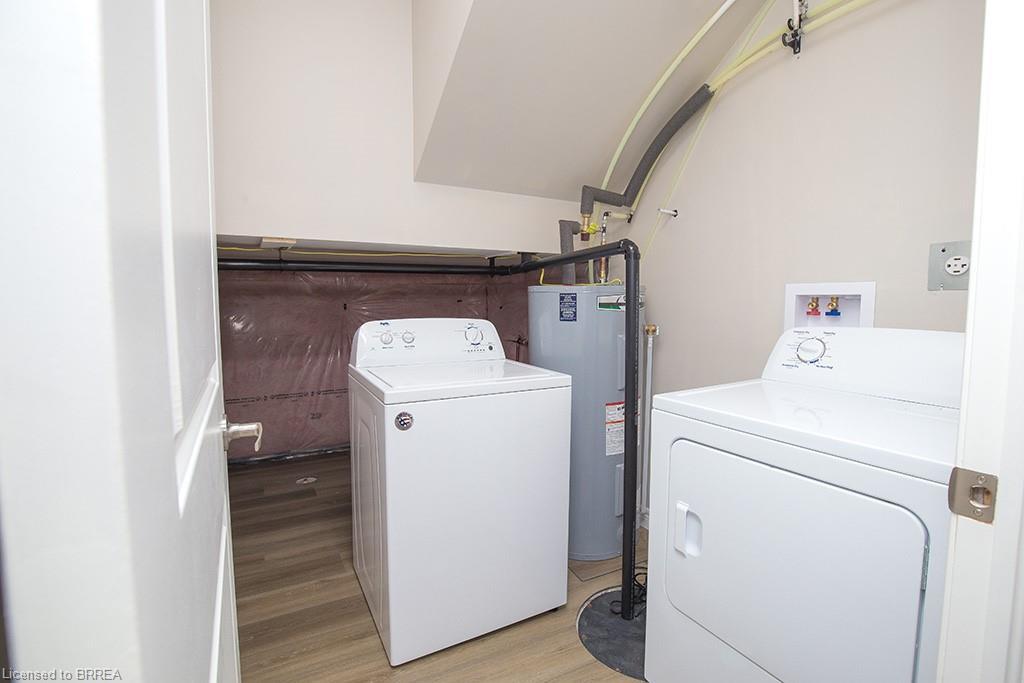 355 Wellington Street, Brantford, ON - Indoor Photo Showing Laundry Room