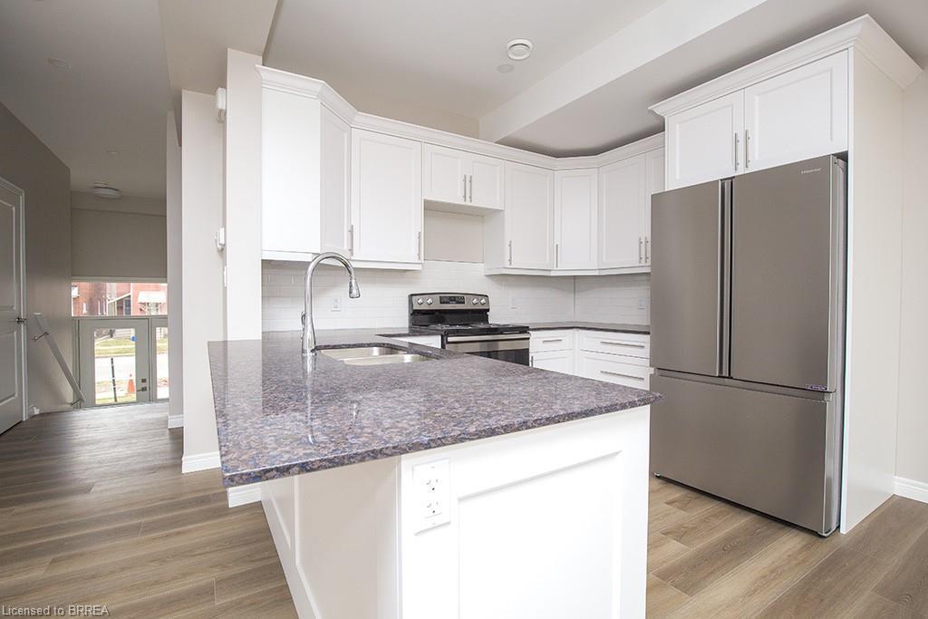 355 Wellington Street, Brantford, ON - Indoor Photo Showing Kitchen