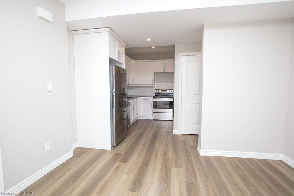 355 Wellington Street, Brantford, ON - Indoor Photo Showing Kitchen