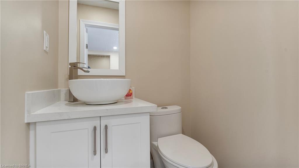 33 Highland Avenue, Hamilton, ON - Indoor Photo Showing Bathroom