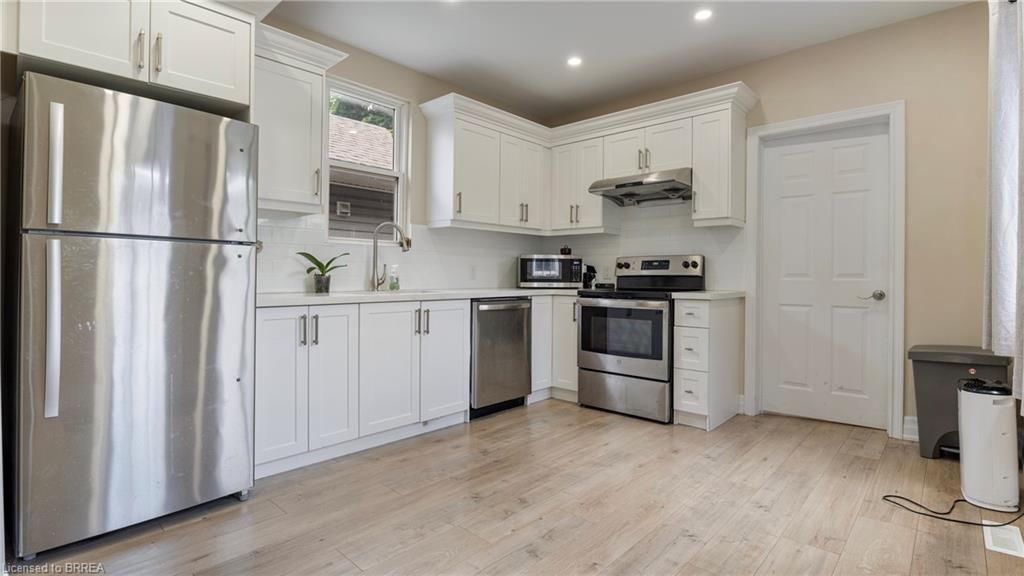 33 Highland Avenue, Hamilton, ON - Indoor Photo Showing Kitchen With Stainless Steel Kitchen