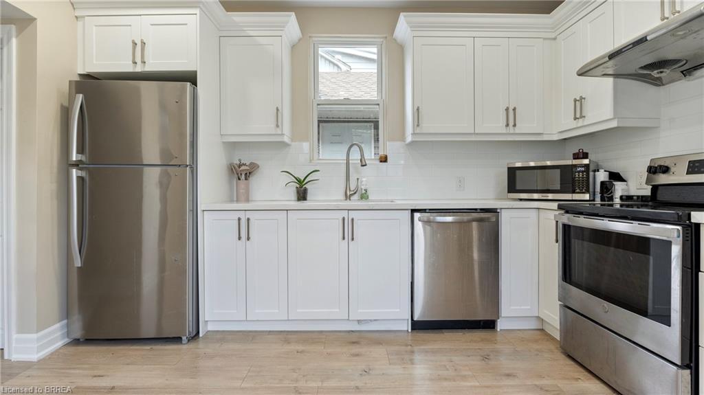 33 Highland Avenue, Hamilton, ON - Indoor Photo Showing Kitchen With Stainless Steel Kitchen
