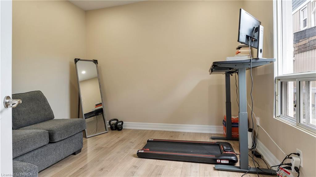 33 Highland Avenue, Hamilton, ON - Indoor Photo Showing Gym Room