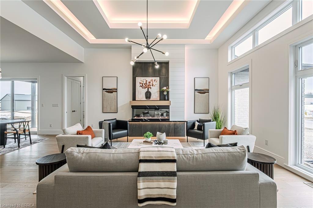 2 Hudson Drive, Brantford, ON - Indoor Photo Showing Living Room