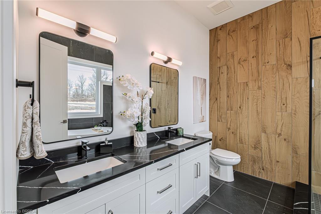 2 Hudson Drive, Brantford, ON - Indoor Photo Showing Bathroom