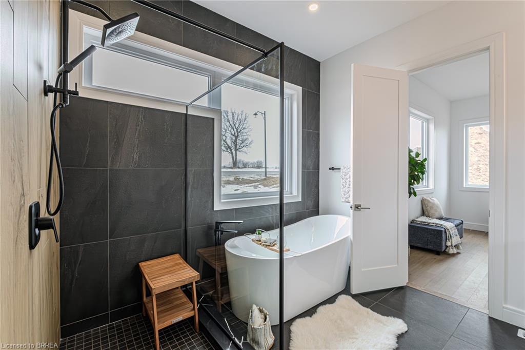 2 Hudson Drive, Brantford, ON - Indoor Photo Showing Bathroom