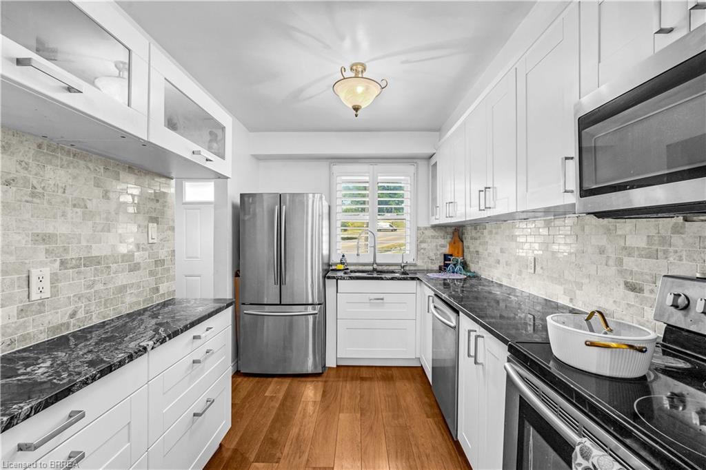 53-273 Elgin Street, Brantford, ON - Indoor Photo Showing Kitchen With Upgraded Kitchen