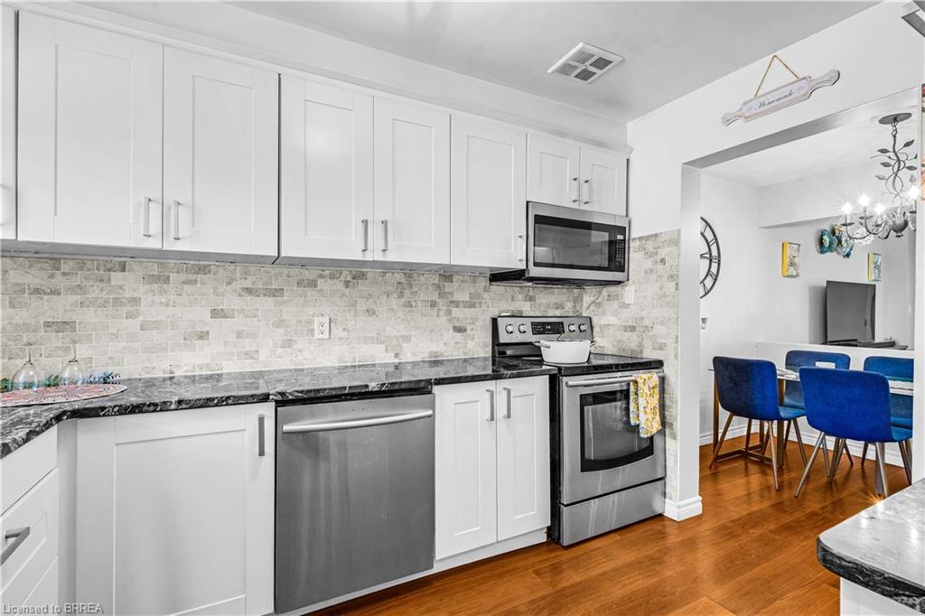 53-273 Elgin Street, Brantford, ON - Indoor Photo Showing Kitchen With Upgraded Kitchen