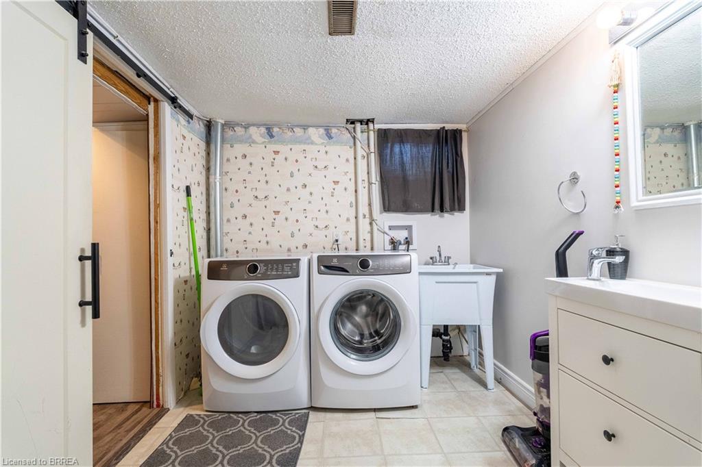 53-273 Elgin Street, Brantford, ON - Indoor Photo Showing Laundry Room