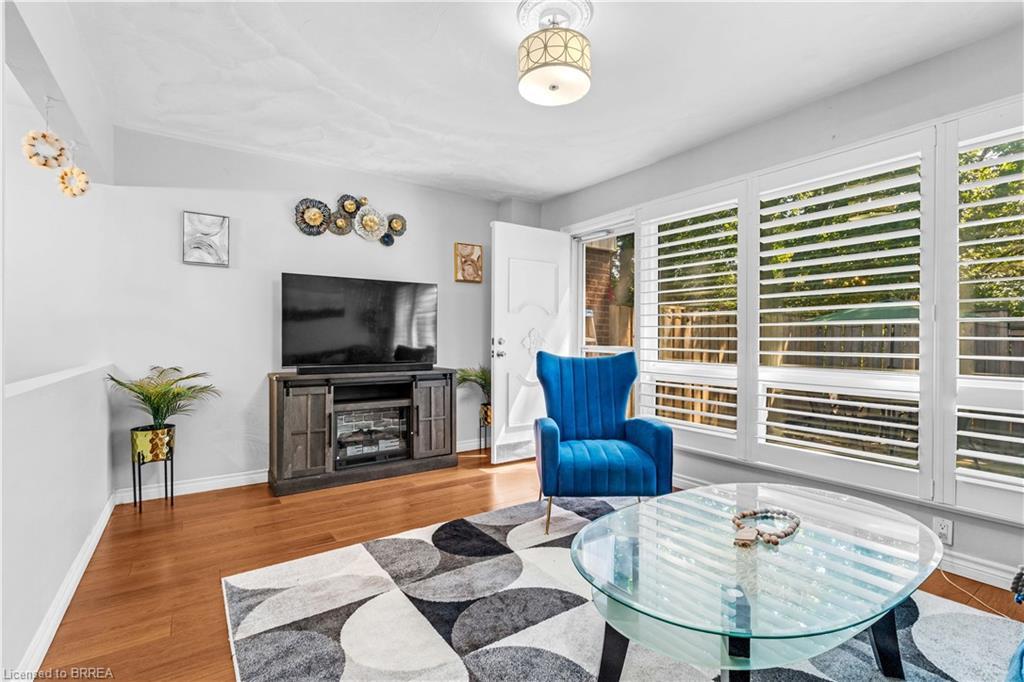 53-273 Elgin Street, Brantford, ON - Indoor Photo Showing Living Room