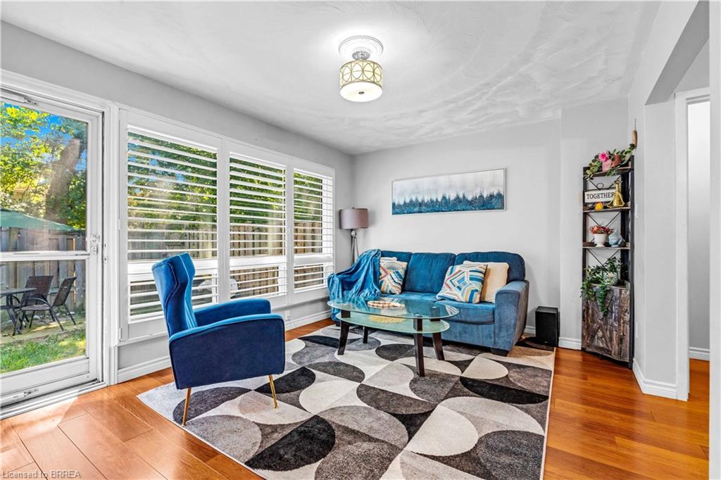 53-273 Elgin Street, Brantford, ON - Indoor Photo Showing Living Room